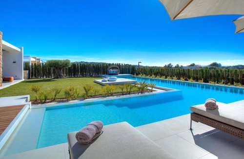 Sant Josep de sa Talaia Villa | 688 m² Villa ∙ 5 bedrooms ∙ 10 guests