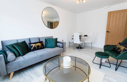 Peterborough Apartment | 69 m² Apartment ∙ 2 bedrooms ∙ 5 guests