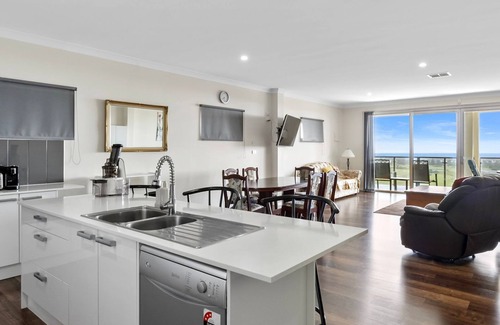 Normanville House | 6A Turnberry Drive, Normanville