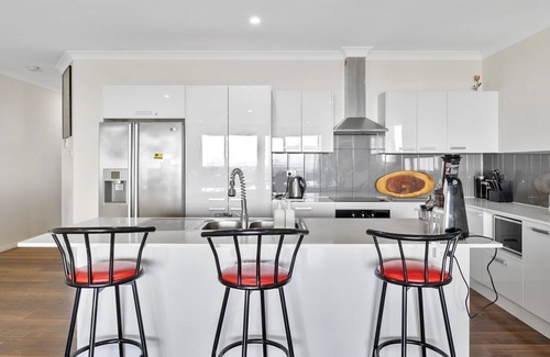 Normanville House | 6A Turnberry Drive, Normanville