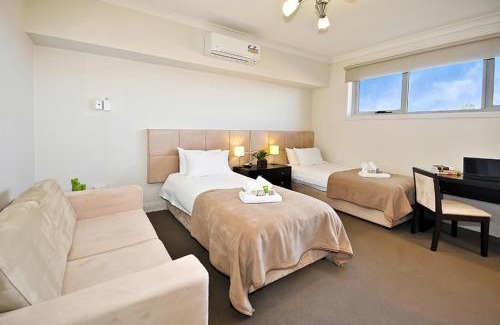 Brunswick House | 6B - Modern Executive-Style Brunswick Room