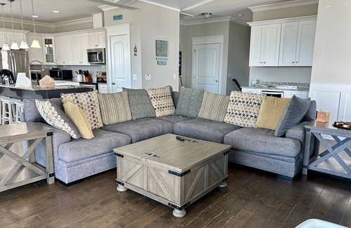 Yaupon Beach House | 6BR 4.5BA House, 2nd Row, Ocean Views, Dog Friendly, Pool, Sleeps 12