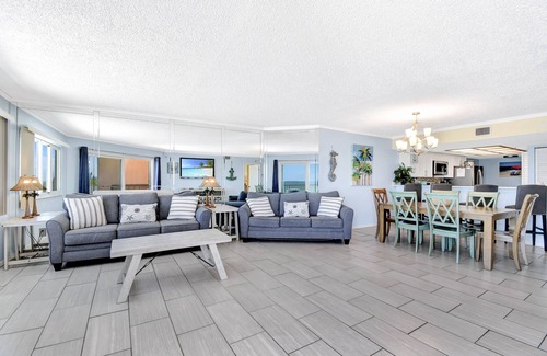 Indian Shores Condo | 6BR,4BACapacity in these 3BR+3BR BEACHFRONT,Updated Condos!POOL,Hot Tub, Grills!