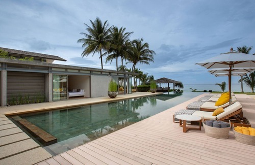 Khok Kloi Villa | 6BR Beachfront Villa with Pool & Chef | Natai Beach