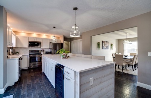 Hamilton House | 6BR Home w/Pool - Spooky Nook/MiamiU/KingsIsland
