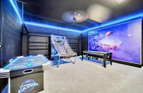Kissimmee House | 6BR Luxury Home with Pool BBQ & Games Room