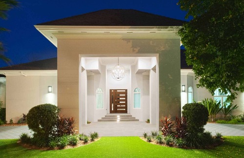 South Sound Villa | 6BR Oceanfront Villa 10 minutes from Seven Mile Beach!