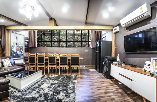Nimman Villa | 6BR Private Big space with Rooftop garden for family or big group