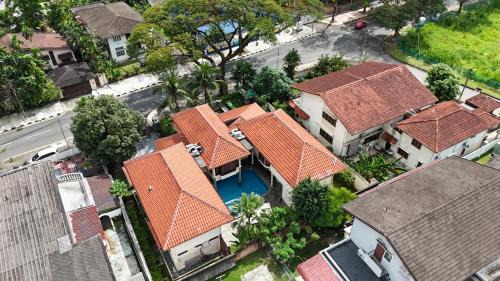 Kampung Datuk Keramat Villa | 6BR San He Yuan RIAD Private Pool Villa KLCC View by Verano