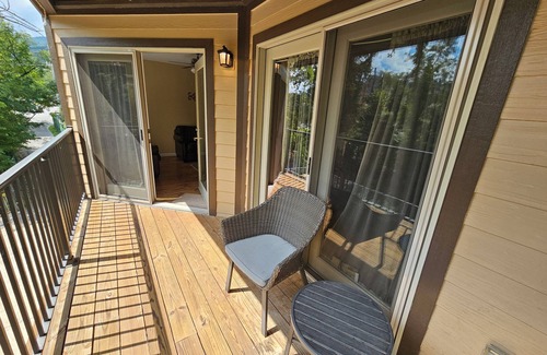 Gatlinburg Condo | 6D River's Edge - Downtown condo on the river