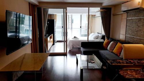 Khlong Toei Nuea Apartment | 6D-Short-term rental allowed-3BRs Downtown Bangkok