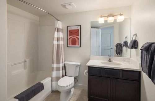 Moab South Valley Apartment | 6E Family Friendly RedCliff Condo, POOL & HOT TUB
