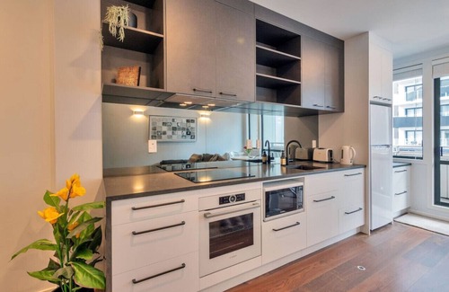 Auckland Central Business District Apartment | 6F/18 Wakefield Street