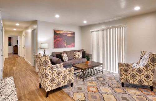 Moab South Valley Apartment | 6H Spacious RedCliff Condo, Pool & Hot Tub