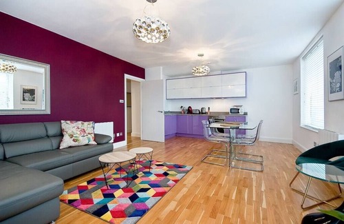 Clerkenwell Apartment | 6M City Views Warehouse sleeps 6 Elizabeth line