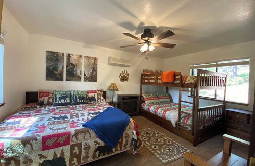 Cold Springs Cabin | 6mi to Pinecrest-AC, arcade loft, airhockey, outdoor space & spacious deck!