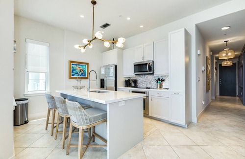 Galveston Condo | 6th Floor Beachfront Condo - Elevator, Private Balcony, Resort Amenities w/POOL