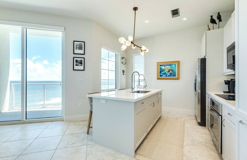 Galveston Condo | 6th Floor Beachfront Condo - Elevator, Private Balcony, Resort Amenities w/POOL