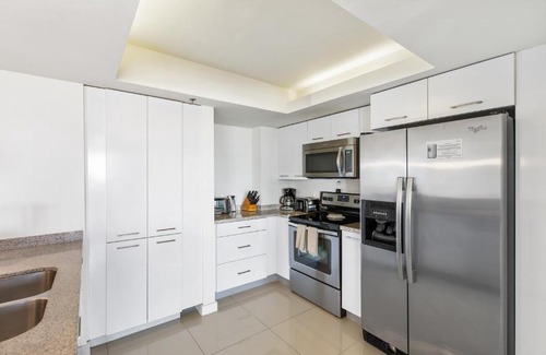 South Padre Island Apartment | 6th floor Oceanview condo 3BR, beachfront resort. Solare Tower 603