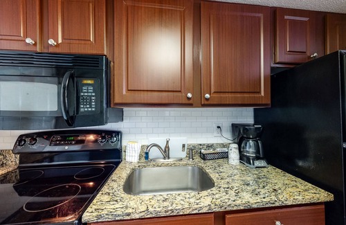 Myrtle Beach Apartment | 6th-floor oceanfront studio with WiFi, AC, pool & hot tub - snowbird-friendly