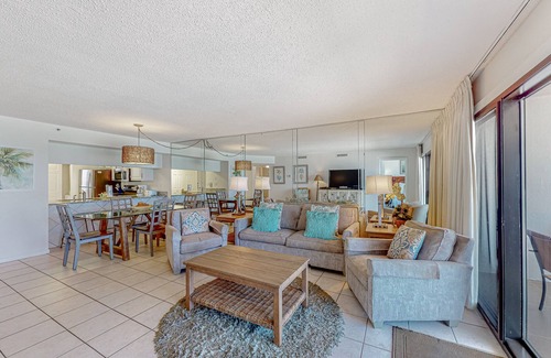 Destin Condo | 6th-Floor oceanfront condo with pool, sauna, fitness room, cozy balcony & W/D