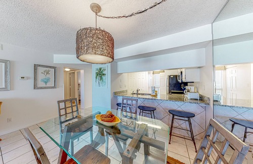 Destin Condo | 6th-Floor oceanfront condo with pool, sauna, fitness room, cozy balcony & W/D