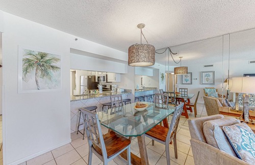Destin Condo | 6th-Floor oceanfront condo with pool, sauna, fitness room, cozy balcony & W/D