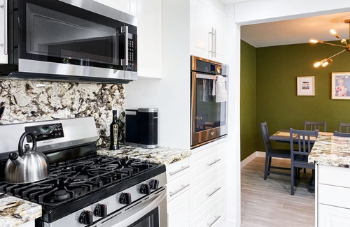 Green Valley North House | 6x3 Lux Villa, 10m2Strip, Pool+Spa+Casita+7carpark