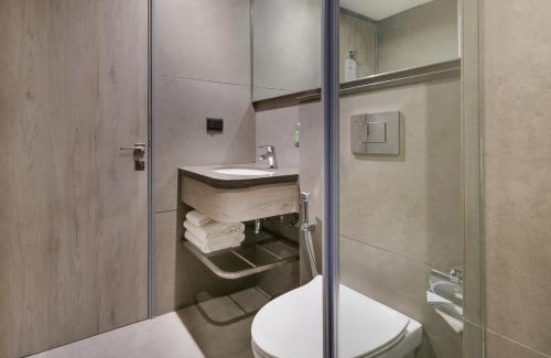 Mahape Hotel | 7 Apple Hotel Mahape, Navi Mumbai