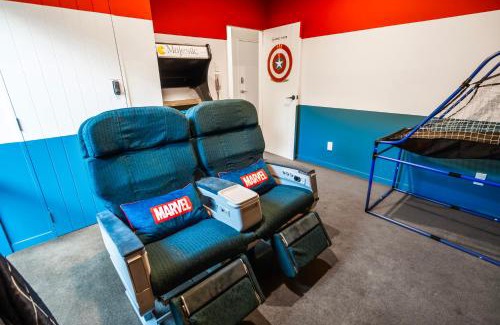Linwood Villa | 7 Bathrooms- Cinema -Free Parking -Kids Games Room w PS5, Arcade- Central