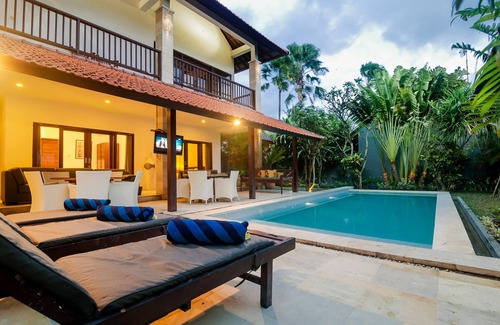 Petitenget Villa | 7 Bdrm - Seminyak - Last Minute Deal 50%+ OFF! FRIENDLY, AMAZING VALUE!