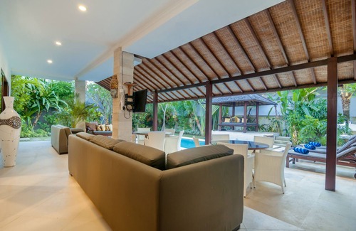 Petitenget Villa | 7 Bdrm - Seminyak - Last Minute Deal 50%+ OFF! FRIENDLY, AMAZING VALUE!