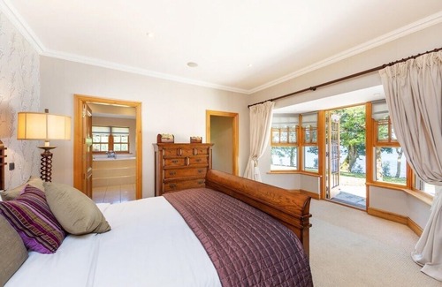 Ogonnelloe House | 7 bed house on the shores of Lough Derg in Scarriff