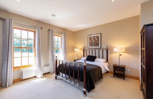 Ogonnelloe House | 7 bed house on the shores of Lough Derg in Scarriff