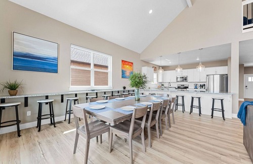 Kimberling City House | π 7 BED LAKE HOUSE/GAME RM/GOLDEN TEE/INDOOR & OUTDOOR POOLS/HOT TUB & FIRE PIT