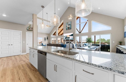 Kimberling City House | π 7 BED LAKE HOUSE/GAME RM/GOLDEN TEE/INDOOR & OUTDOOR POOLS/HOT TUB & FIRE PIT