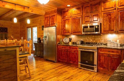 Maggie Valley Cabin | 7 Bedroom 5.5 Bath Stunning Luxury Log, Reunions & Weddings Welcomed