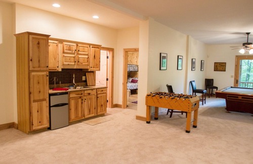 Maggie Valley Cabin | 7 Bedroom 5.5 Bath Stunning Luxury Log, Reunions & Weddings Welcomed