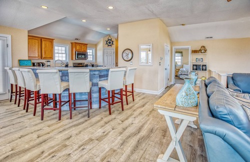 Sandbridge House | 7 + Bedroom, 5.5 Bthrm - Pool/Hot Tub, Semi-Ocean Front - Sandbridge Beach, VA