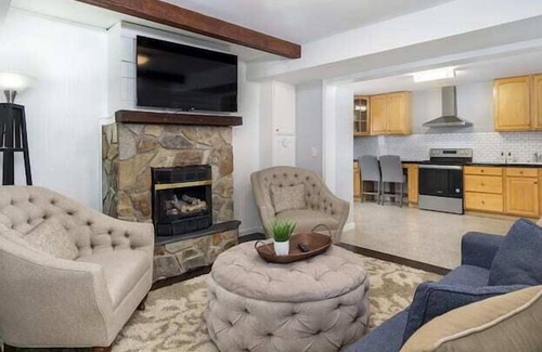 Mars Hill Apartment | 7 Bedroom 683500 by Houzlet