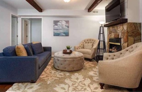 Mars Hill Apartment | 7 Bedroom 683500 by Houzlet