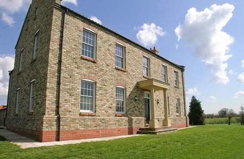 Storwood Cottage | 7 bedroom accommodation in Holme-on-Spalding Moor, near Market Weighton