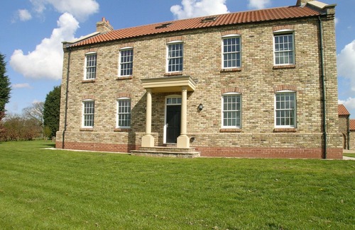 Storwood Cottage | 7 bedroom accommodation in Holme-on-Spalding Moor, near Market Weighton
