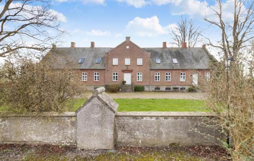 Ronde House | 7 Bedroom Awesome Home In Rønde