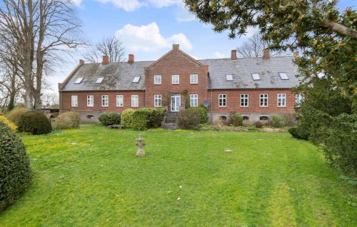 Ronde House | 7 Bedroom Awesome Home In Rønde