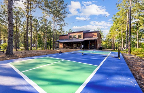 Broken Bow Cabin | 7-bedroom cabin in brilliant Broken Bow with WiFi, AC