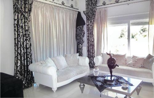 Kanali House | 7 Bedroom Cozy Home In Preveza