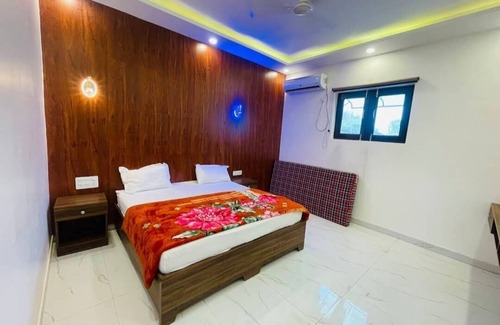Gurugram Other | 7-bedroom farmhouse in gorgeous Gairatpur Bas Gurgaon with AC, WiFi