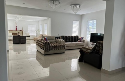 Hout Bay House | 7 Bedroom Livadia Pallace