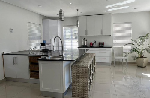 Hout Bay House | 7 Bedroom Livadia Pallace